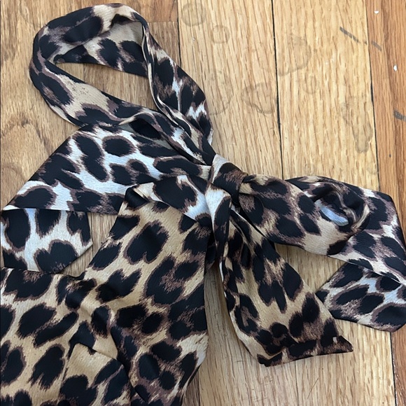 Silence + Noise Leopard Print Mini Dress. Ribbons. Mini. Size XL. Accents curves - Picture 2 of 5